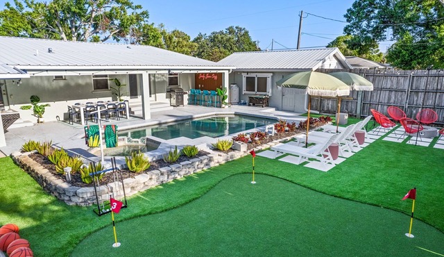 Sleeps 20~Basketball Court~Pool~Movie Room