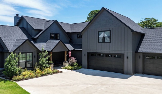 Sleeps 20+ — Cedar Creek Lake — Lakefront Kayaks — Boat/Jetski Rentals