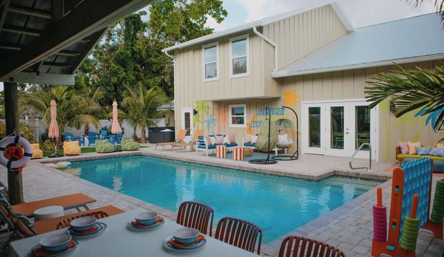 Sleeps 20 | Games | Basketball | Pool | Movie Room