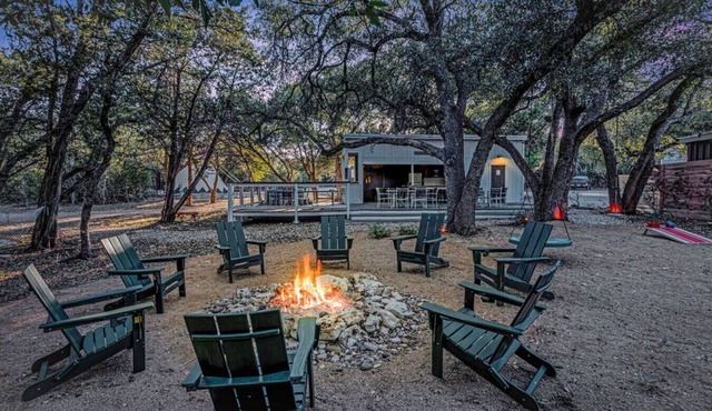 Sleeps 20+ | Hot Tubs | Cowboy Pools | 90` Projector TV