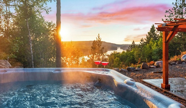Sleeps 20-Lake Views-Ski-Golf-Game Room-Arcades-Sauna-Jacuzzi-Playground-Firepit