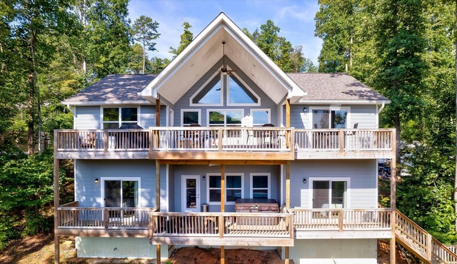 Sleeps 20 ~Lakefront~Dock~HotTub~Firepit