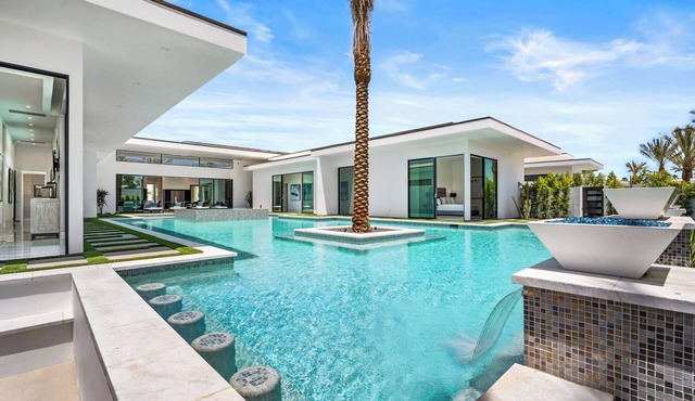 Sleeps 20 | Luxe Pool, Hot Tub, & Pickleball | Bravo Villa #9 by AvantStay