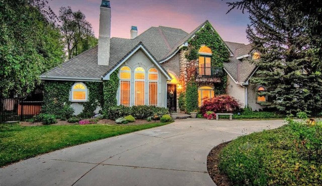 Sleeps 20 *Luxury Estate *A+Area *Hotub *Game Room