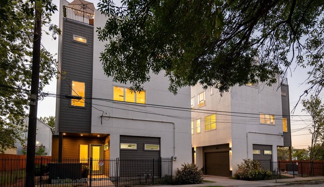 Sleeps 20! Luxury Twin Homes Near Dtown & NRG HTX