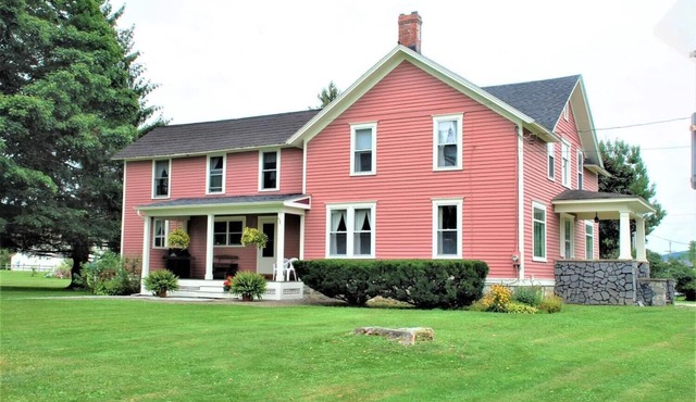 Sleeps 20! Spacious! spotless! Just 1 minute to CDP, Near restaurants and shops!