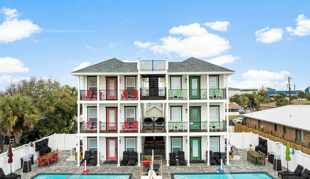 Sleeps 22! 2 Pools/Golf/Grill/Bar/Games/Nr Beach