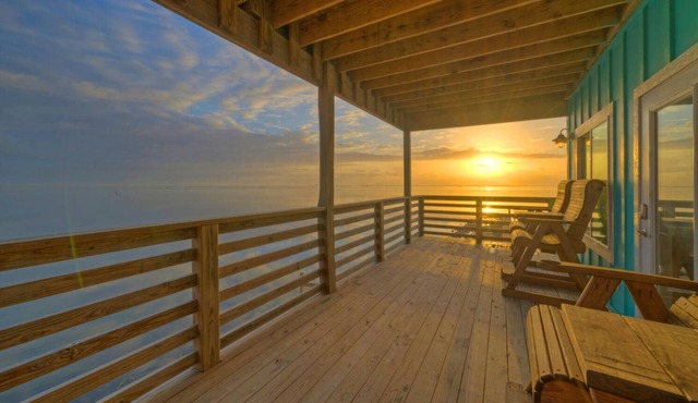 Sleeps 22 | 3 Homes on the Bay w/Waterfront Pool + Boat Dock | Laguna Village
