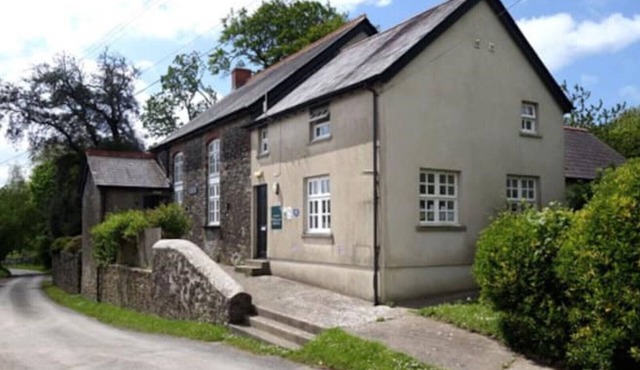 Sleeps 22 - 5 min to local pub, 15 mins from the beach