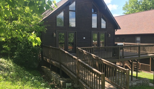 Sleeps 22. Affordable Cabin 30+ minutes to New River Gorge Rafting & Climbing
