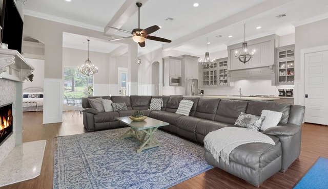 Sleeps 22! First Class home with 2 master suites on Lake Sam Rayburn!