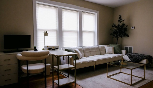 Sleeps 22 Modern Multi-Unit Gym Workspaces