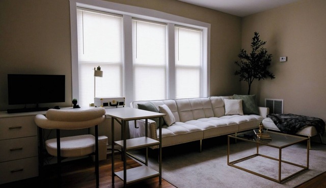 Sleeps 22 Modern Multi-Unit Gym Workspaces