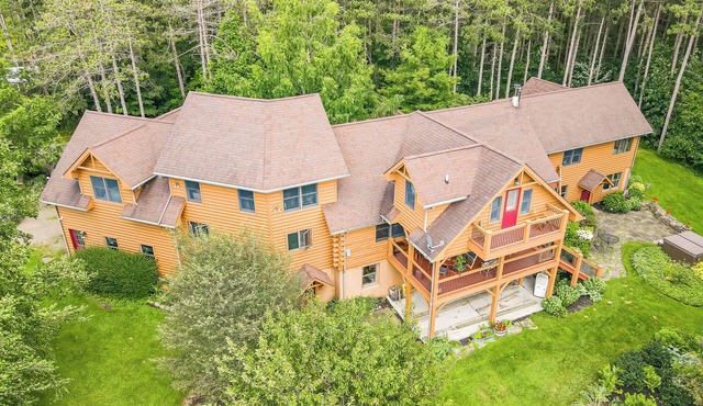 Sleeps 22 | Pond | Hot Tub | Yoga/Gym Studio