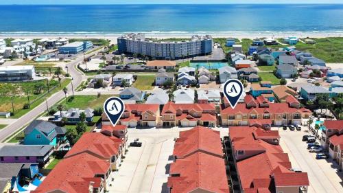 Sleeps 23 2 Beachside Homes Resort Pool Walk to the Beach Balcony Yard