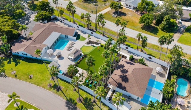 ⚓Sleeps 23! 2 Houses on 1 Acre, Min to AMI Beaches!⚓⛳