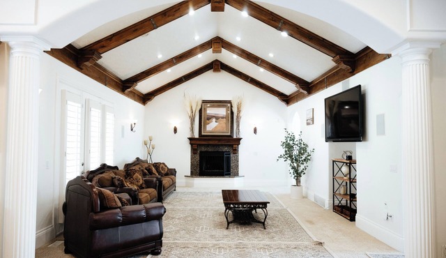 Sleeps 23, 8 bedrooms, 6 bath, near SLC & Provo