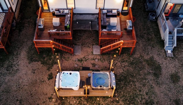 Sleeps 24, 2 Hot Tubs, Game & Glam Rooms, King Bds