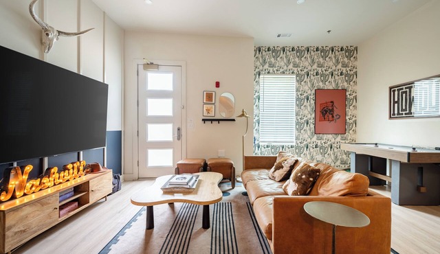 Sleeps 24, 2 Units | Mins to Downtown | Outrider by AvantStay