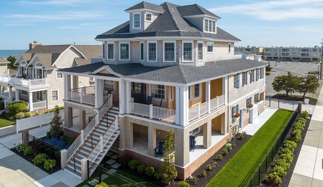 Sleeps 24 - 90 steps to the Beach!