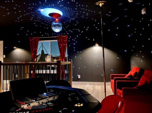 Sleeps 24 - Hot Tub Sauna Gym Karaoke Casino Billiards & Rooftop Soccer