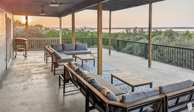 Sleeps 24 | Luxury Lakeview Group Retreat – Scenic Deck & Game Room