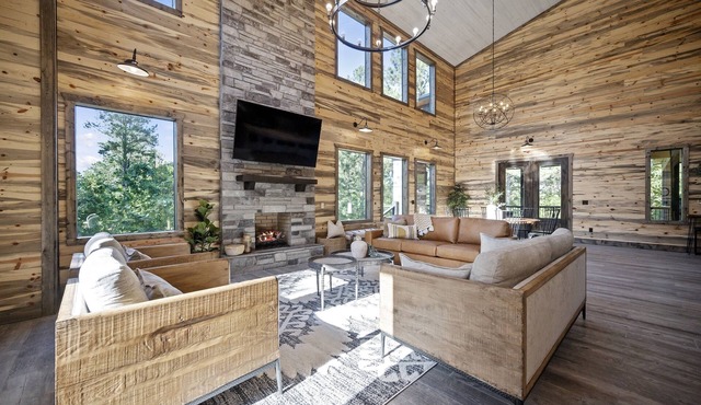 Sleeps 24 w/Heated Pool * HGTV Quality *Game Room