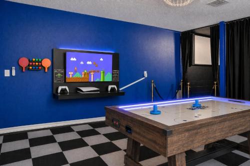 Sleeps 25 Heated Pool In+Outdoor Games Theater