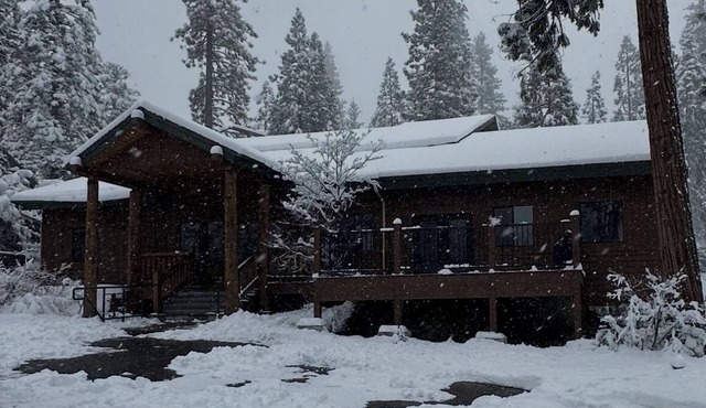 Sleeps 26 people. 1 of a kind Lodge. Large families, team bonding, retreats!