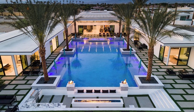 Sleeps 26 | Retreat w/Pool, Hot Tub, Pickleball & Putting Green | Villa #12