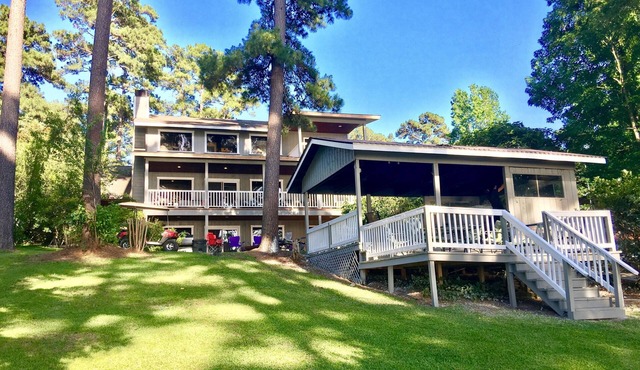 Sleeps 26.Waterfront Lakehouse on Lake Sam Rayburn. Unbelievable views!