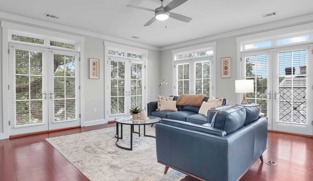 Sleeps 28 4 Suites in Walkable Historic District The Juliette by Avantstay