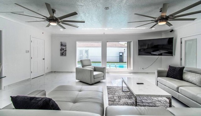 Sleeps 28 - Ocean View - Pearl on Ocean Dr, Combined Estate