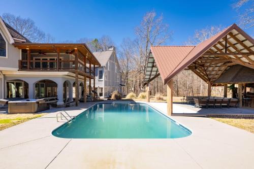 Sleeps 29 Pool Tiki Bar Gym Hot Tub Dogs Welcome