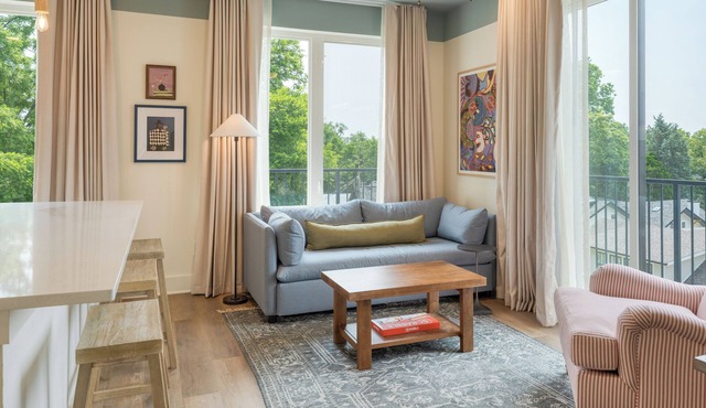 Sleeps 30 12BDR at The Gilmore Luxury Hotel w/Rooftop Patio in 12 South
