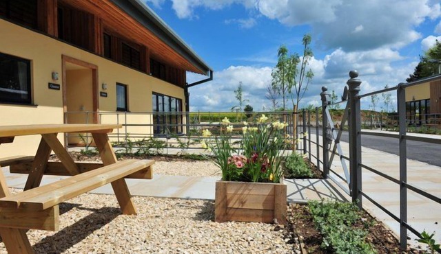 Sleeps 30, 15 Bedrooms, Dogs Welcome, No smoking, Wood Burner, Wi-Fi, Courtyard Garden, Cot and High