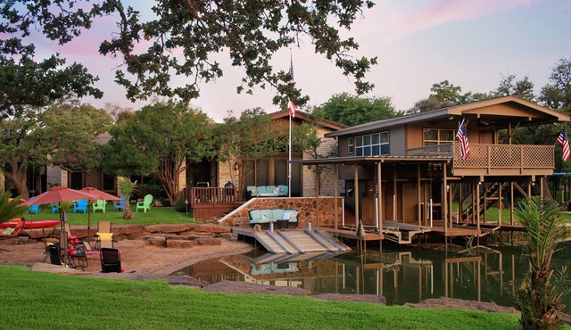 SLEEPS 30 Chilled and heated pool, private beach with kayaks and paddle boards