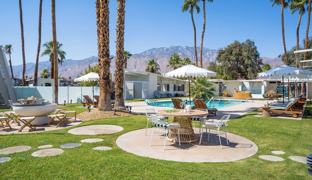 Sleeps 32, 16-Room Hotel w/Pool | Monkey Tree