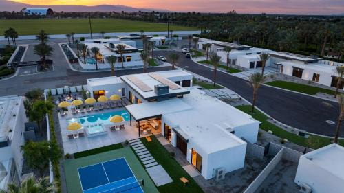 Sleeps 34 2 Villas Pool Pickleball Bocce Polo Villas Elara by AvantStay