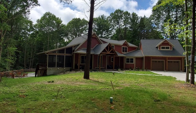 Sleeps 34! Brand New Construction 2020! Pool, Hot tub, Sand Volleyball Court!