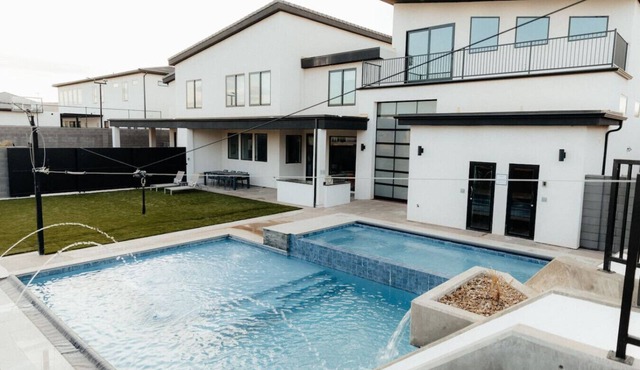 Sleeps 34! Indoor Pickleball, Pool, Sauna, & More!