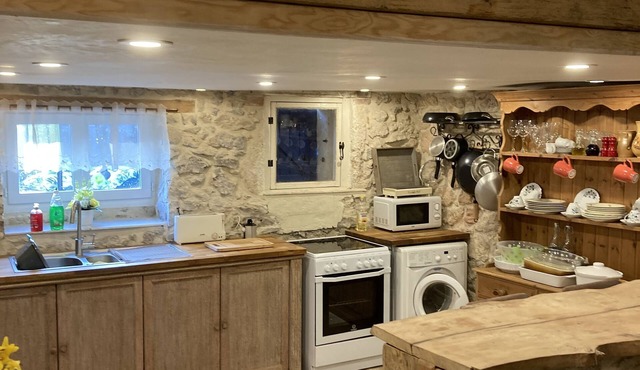 Sleeps 4 ideal for 2 couples own pool,hot tub 2 gites side by side