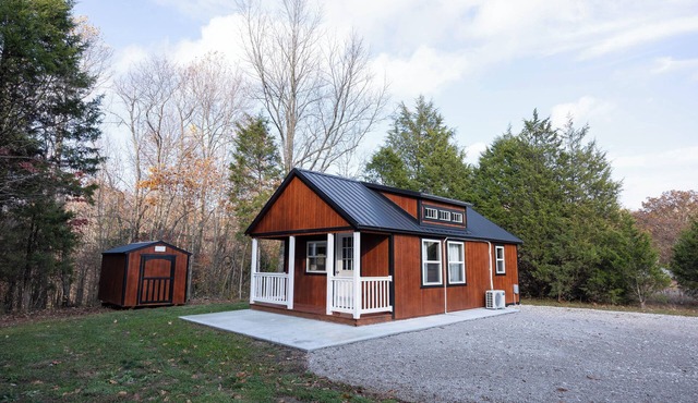 Sleeps 4, secluded, tiny home