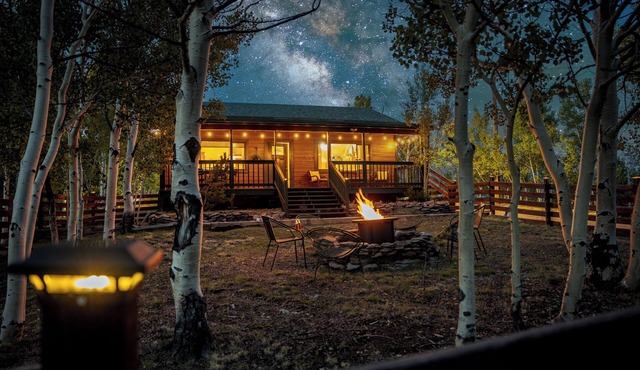 ★ Sleeps 4 ★ Surrounding Mtn + Aspen Vistas + Hot Tub + Game Room