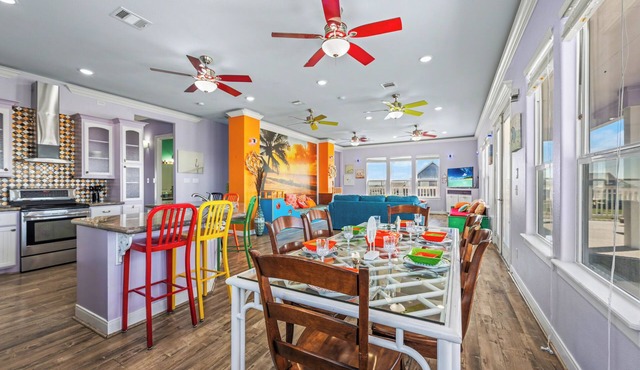 Sleeps 40 2 Kitchens 2 Min Walk to Beach Perfect for Large Groups