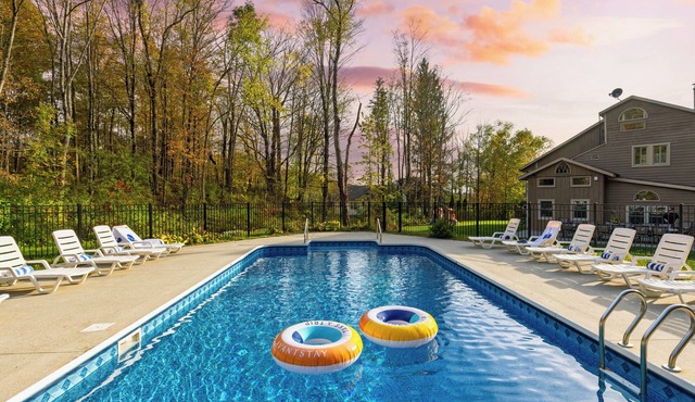 Sleeps 40 Heated Pool Hot Tub Game Room | Brookside Mountain Retreat