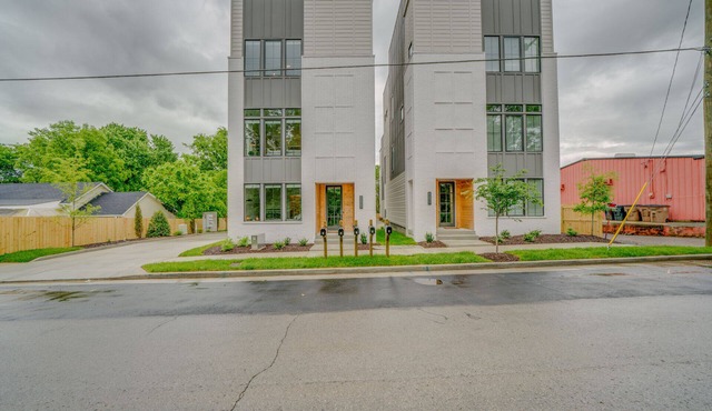 * SLEEPS 40* Music City Reunion - *4 Units * 12BR* 14BA * Amazing Rooftops*