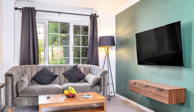 Sleeps 5 - Perfect for Contractors & Professionals