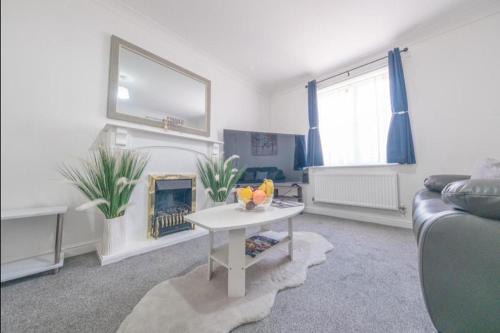 Sleeps 5 - Private Garden- Free Parking