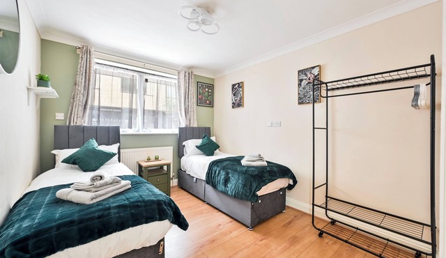 Sleeps 5 | Westfield Shopping Centre | Free Parking
